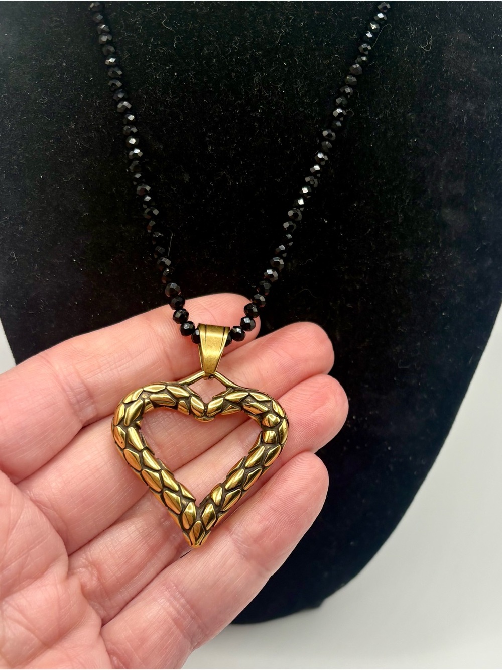NEW Faceted Black Bead Necklace Gold Tone Textured Heart Pendant 34”